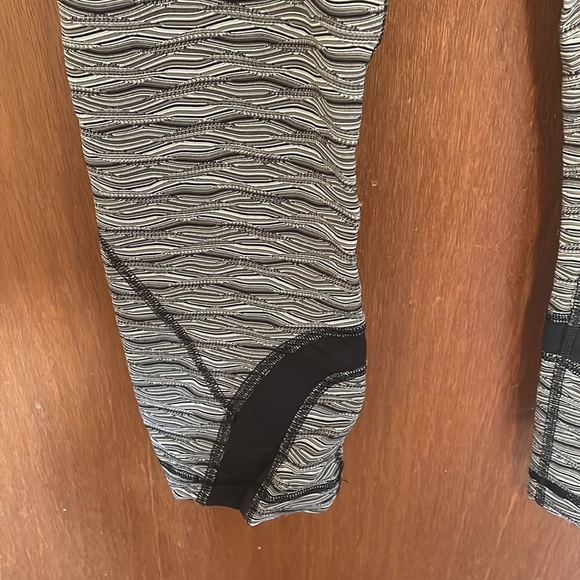 Lululemon Cropped Leggings - Picture 5 of 12